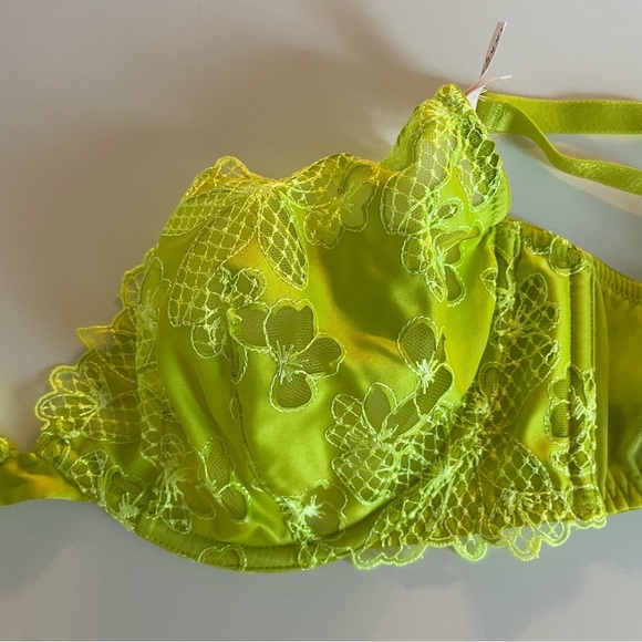 New! Victoria's Secret Very Sexy Ziggy Peekaboo Low-Cut Demi Bra 20101 - Picture 7 of 10